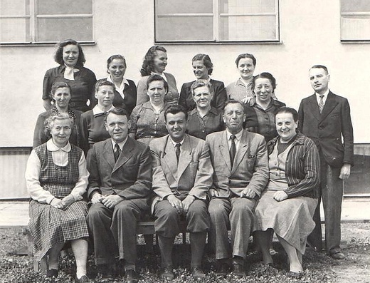 Fotografie tříd a zaměstnanců