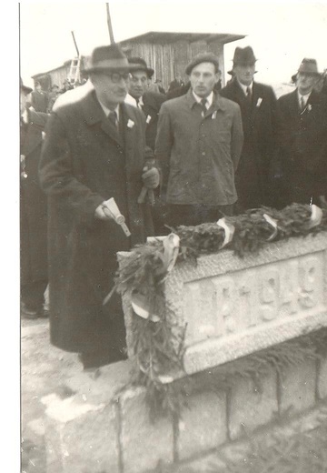 Fotografie z výstavby budovy ZŠ